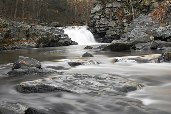 Farmill River Falls, Connecticut