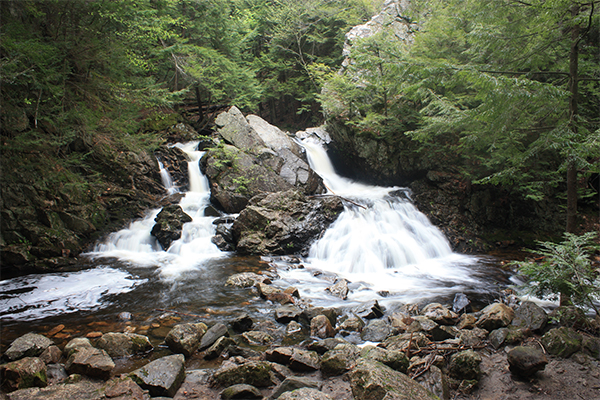 Bear's Den Falls, Massachusetts