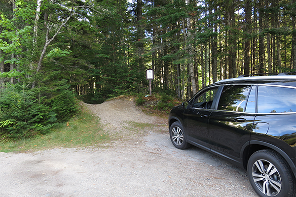 the trailhead of Middle Ammonoosuc Falls, New Hampshire